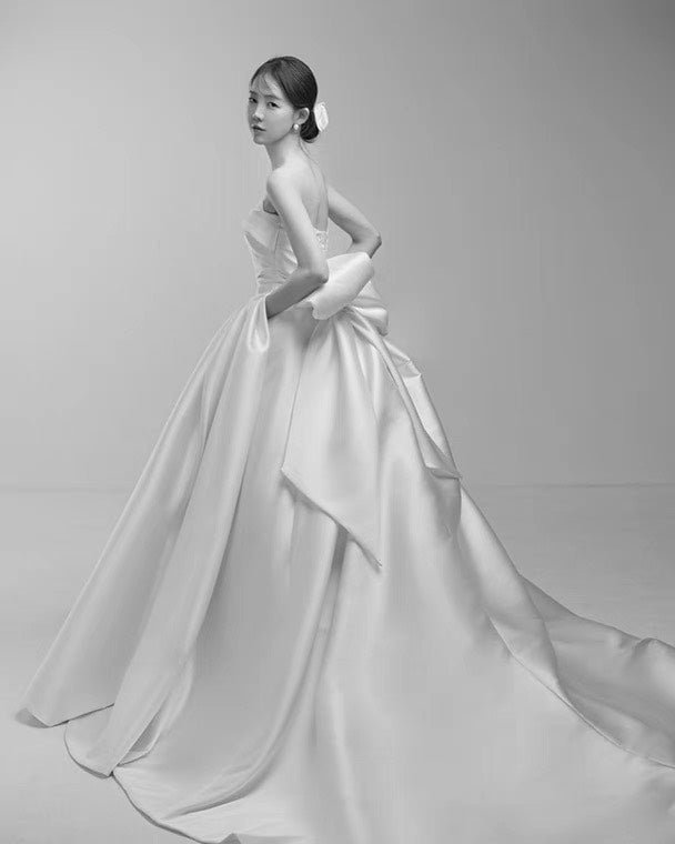 váy cưới hiện đại