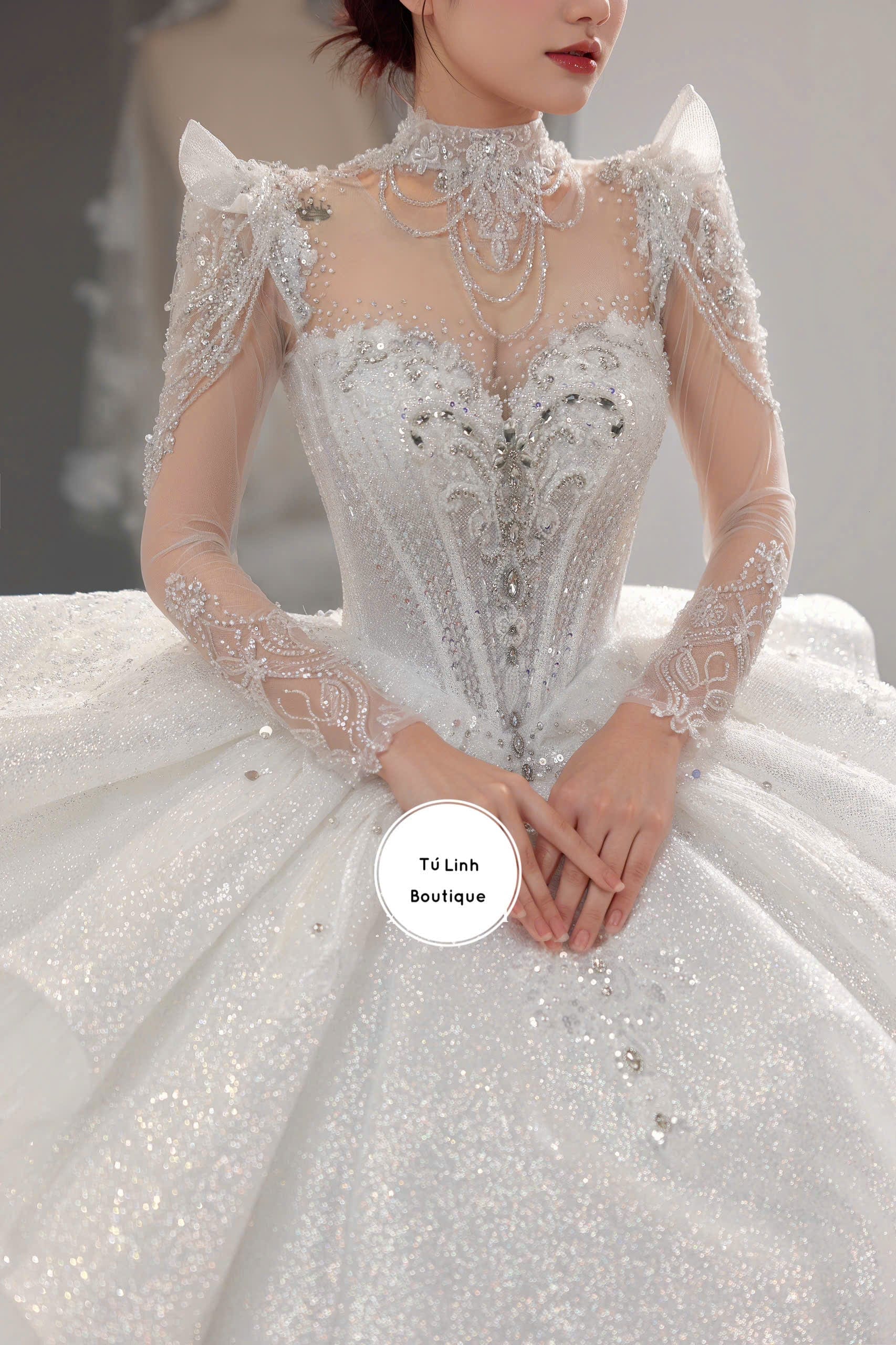 Tu Linh Boutique áo cưới Áo Cưới Cổ V tay Dài