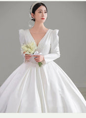 Tu Linh Boutique áo cưới Áo Cưới Tay Dài Cổ V