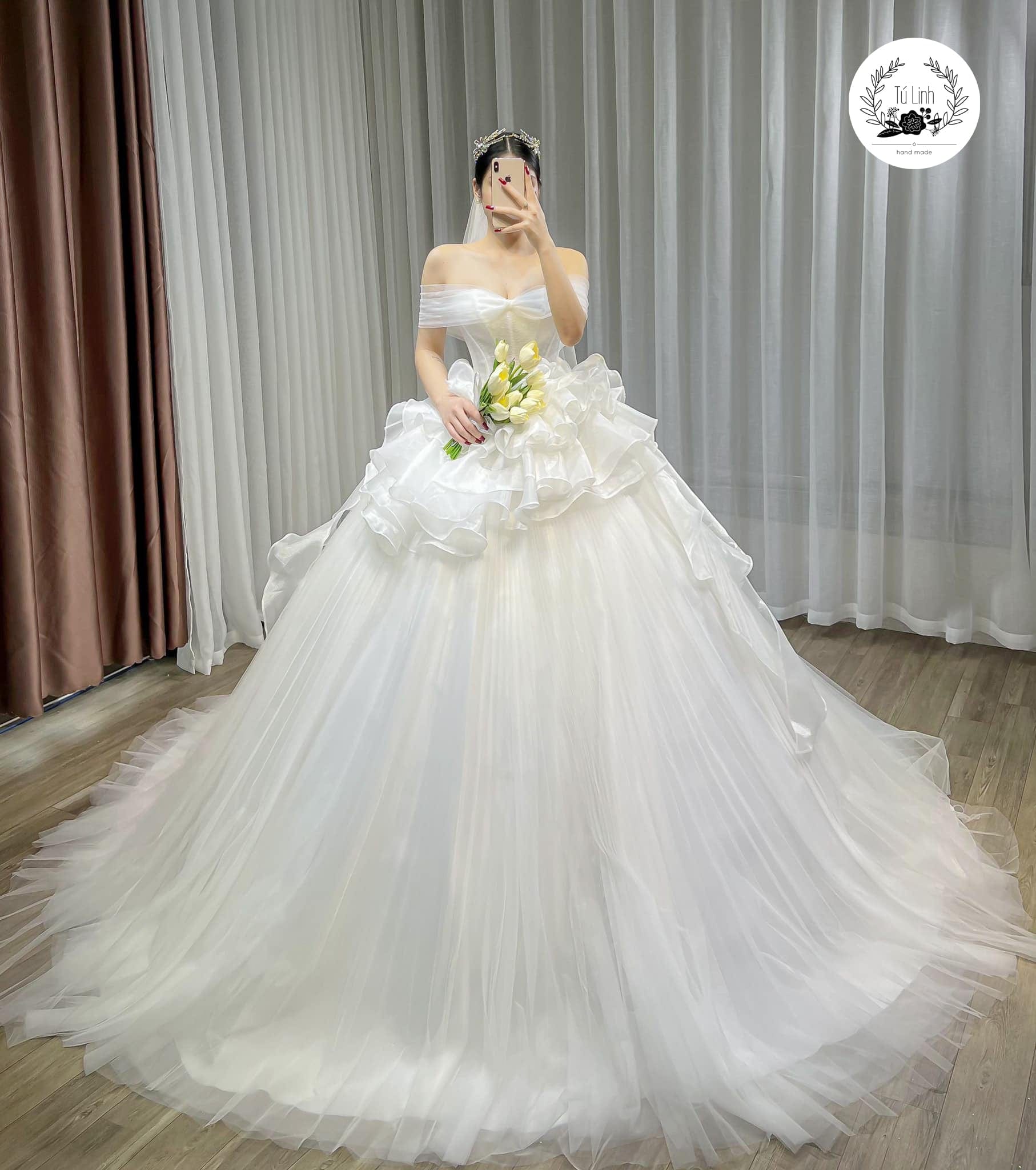 Tu Linh Boutique Áo Cưới Công Chúa Vai Ngang