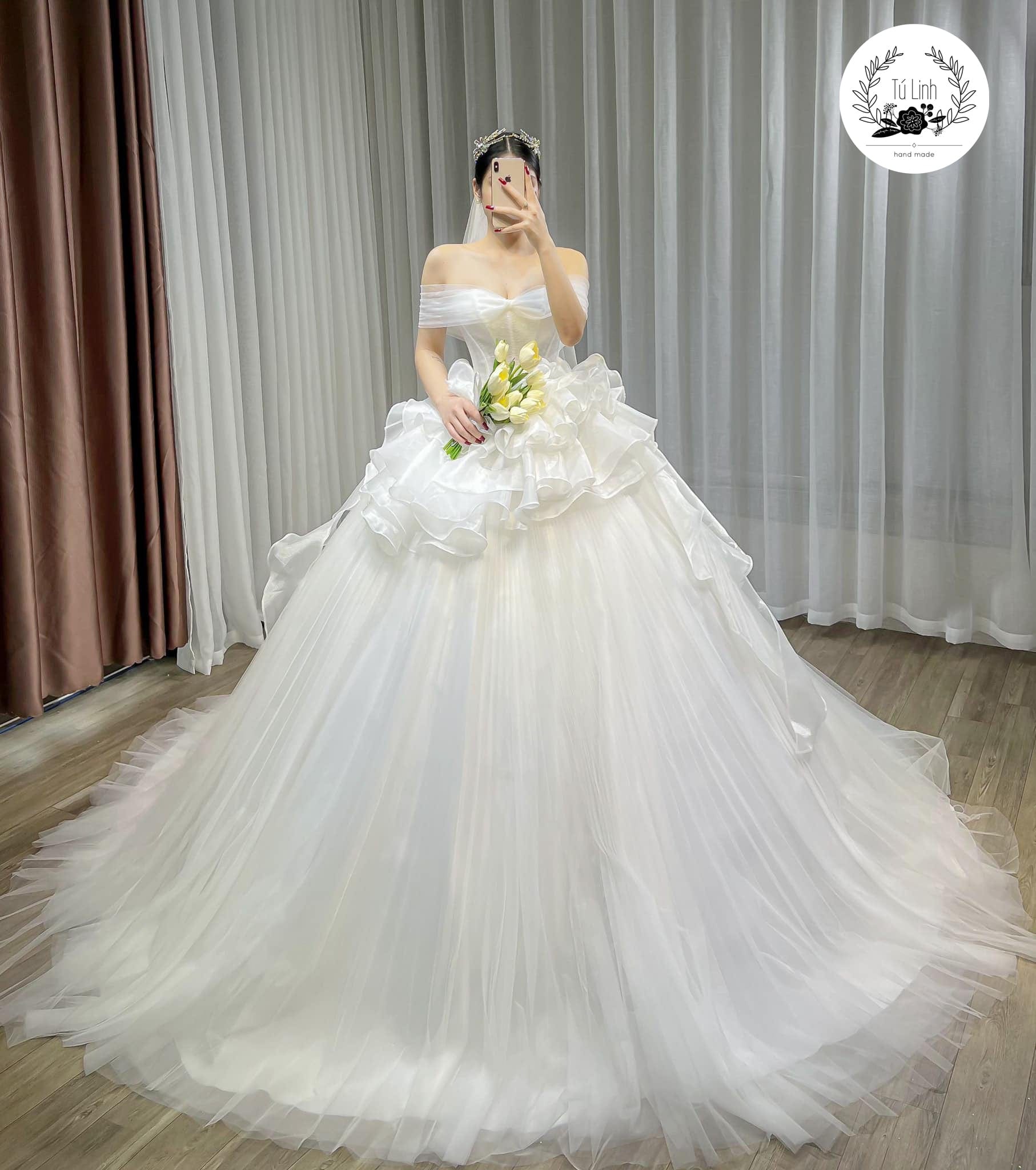 Tu Linh Boutique Áo Cưới Công Chúa Vai Ngang