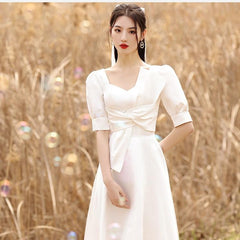 Tu Linh Boutique áo cưới Váy Cưới Đi Bàn Đơn Giản Juhi