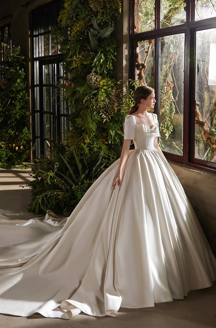 Tu Linh Boutique áo cưới Váy Cưới Tay Phồng Cổ Điển