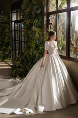 Tu Linh Boutique áo cưới Váy Cưới Tay Phồng Cổ Điển