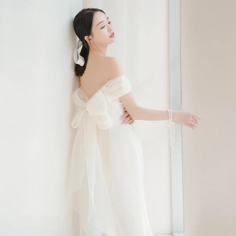 Tu Linh Boutique áo cưới Váy Cưới Trắng Đơn Giản Allure