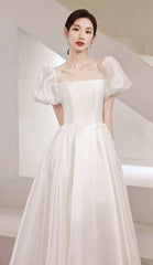 Tu Linh Boutique áo cưới Váy Cưới Trắng Đơn Giản Josie