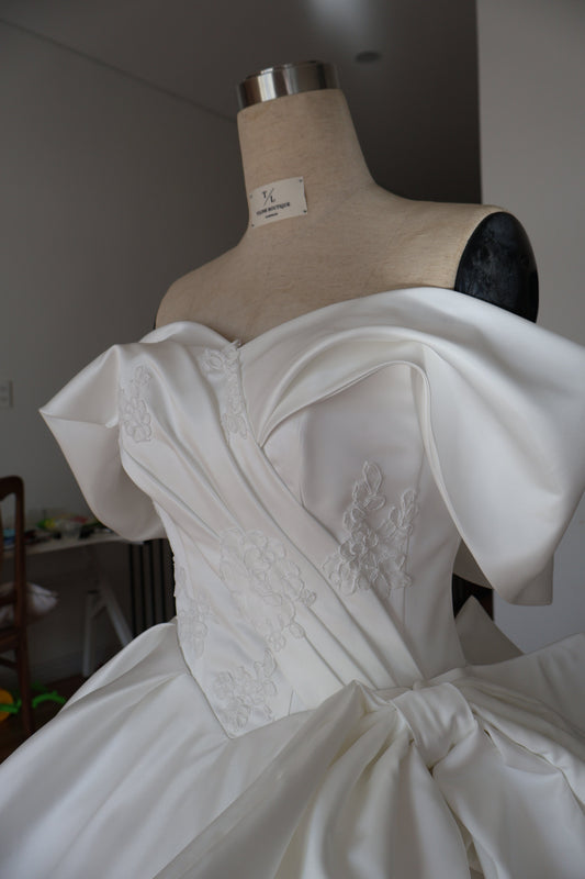 basque waist wedding dresses