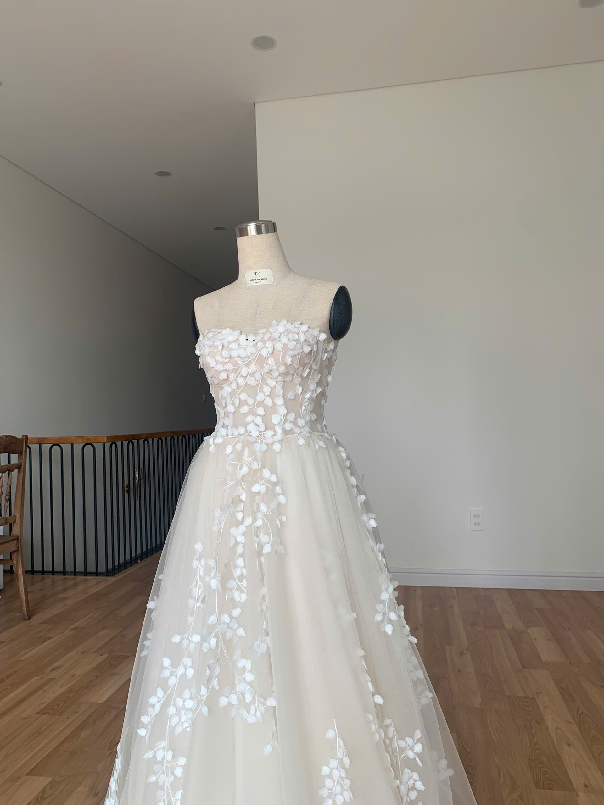 Tú Linh Boutique áo cưới Floral Bridal Gown garden wedding dress