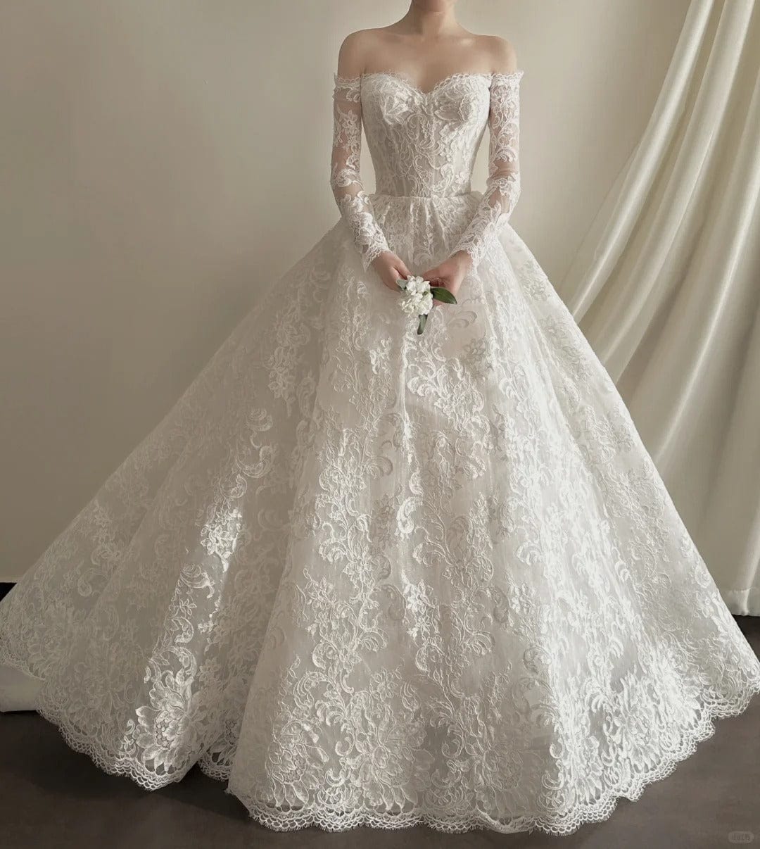 Tu Linh Boutique Váy Cưới Đơn Giản Lotus