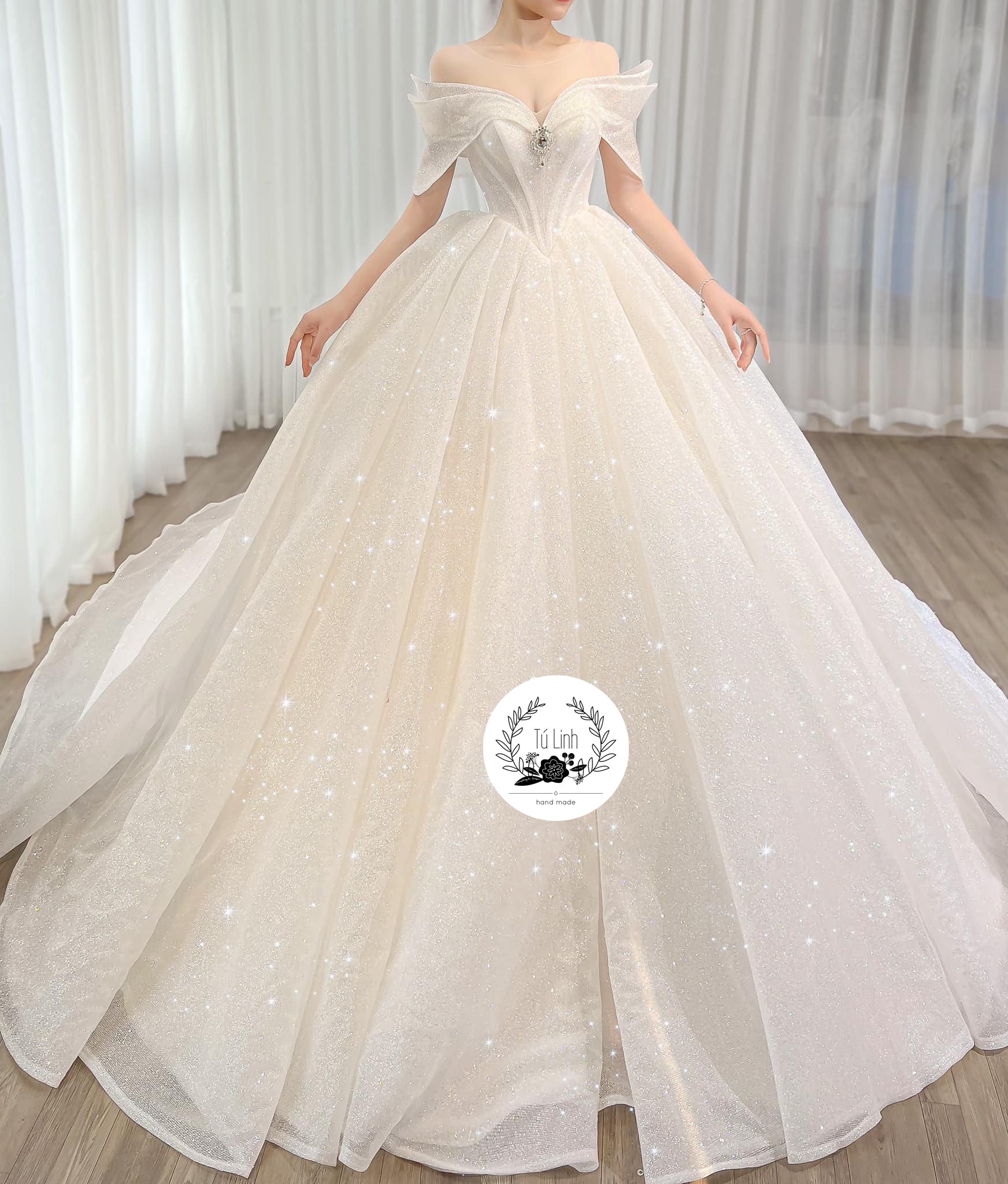 Xu hướng chọn dáng váy cưới dài tay đẹp lung linh - Win's Studio