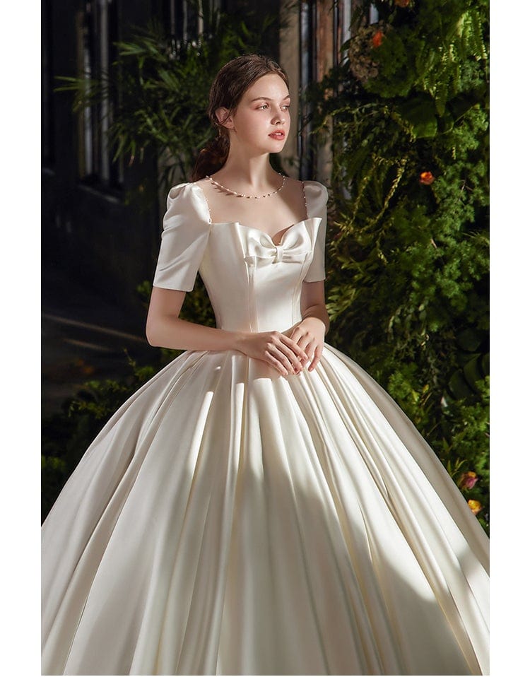 Váy cưới cổ điển và tinh tế từ nhà thiết kế Amy Kuschel